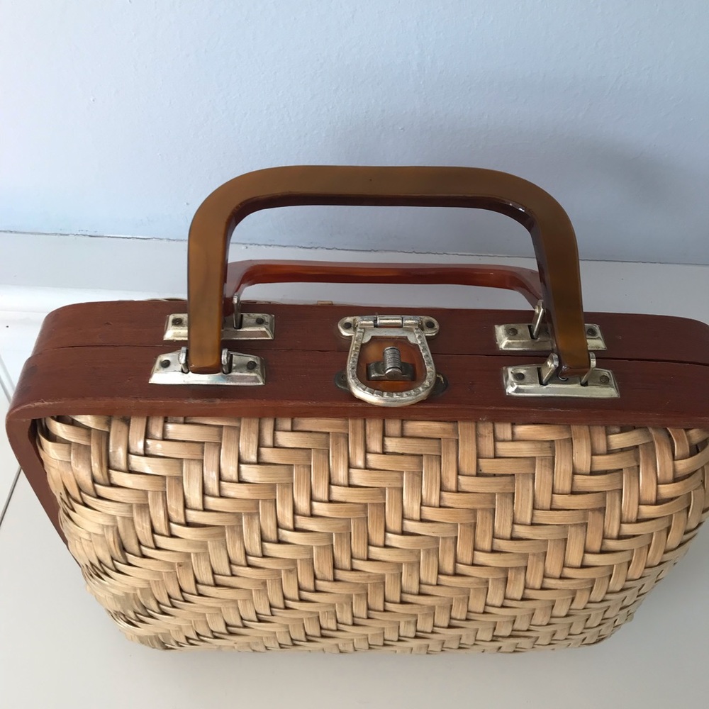 Vintage basketweave handbag with  melamine handles